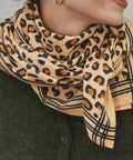 Foulard grand format Léopard Camel - La Quincaillerie Remoise