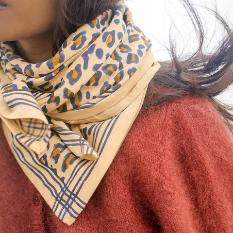 Foulard grand format Léopard Camel - La Quincaillerie Remoise