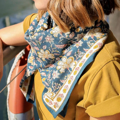 Foulard grand format Manon Bleu Azur - La Quincaillerie Remoise