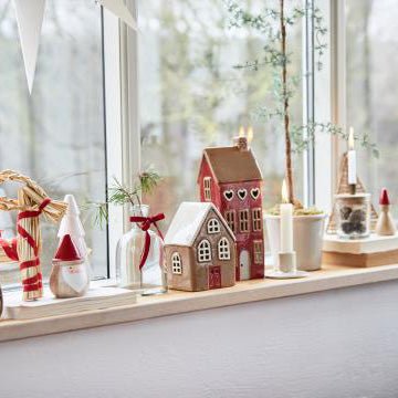 Maison En Céramique Marron Avec Porte Rouge - La Quincaillerie Remoise